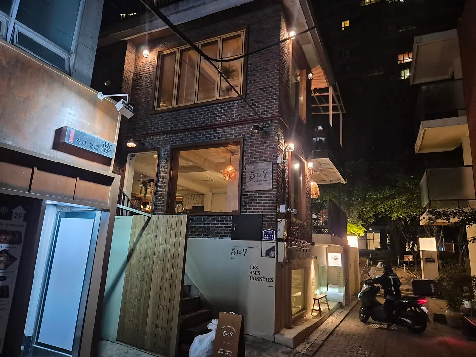 Exterior of 5to7 Seongsu Main Branch, a converted house