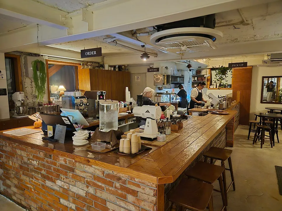 Spacious interior of 5to7 Seongsu Main Branch