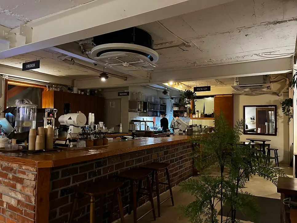 First-floor seating inside 5to7 Seongsu Main Branch