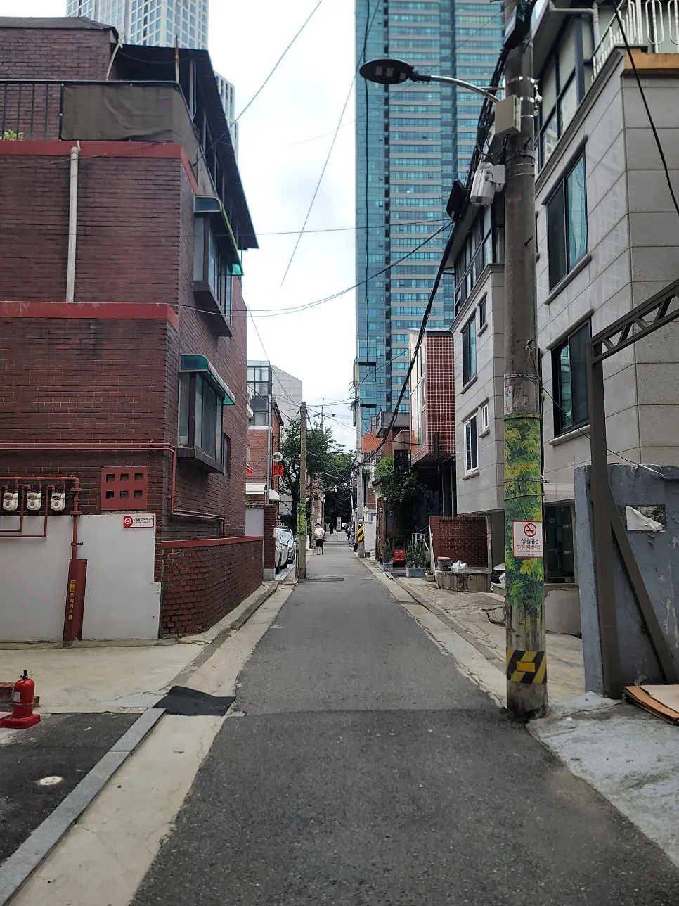 점심시간 회사에서 카페로 걸어가는 성수동 길