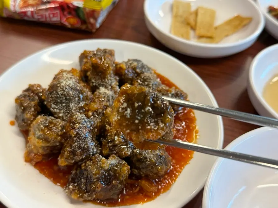 Fried sundae (blood sausage) coated in sweet-spicy sauce