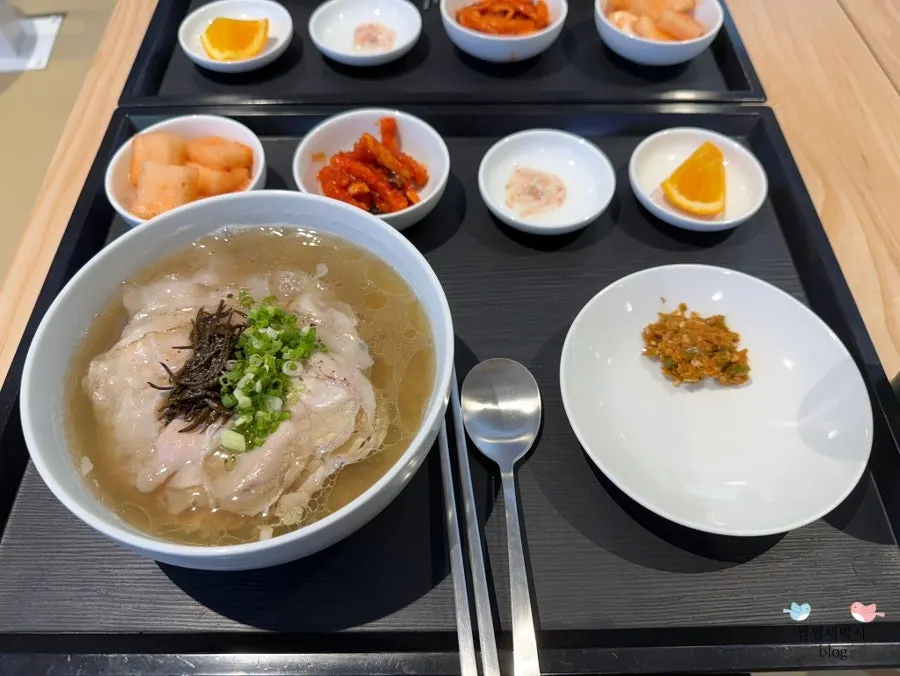 맑은공탕 정식과 얼큰공탕 정식 상차림