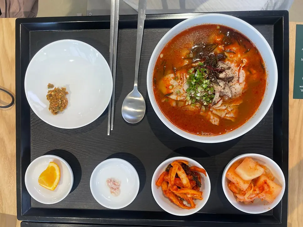 Table at Dwaeji Gomtang House after finishing the meal