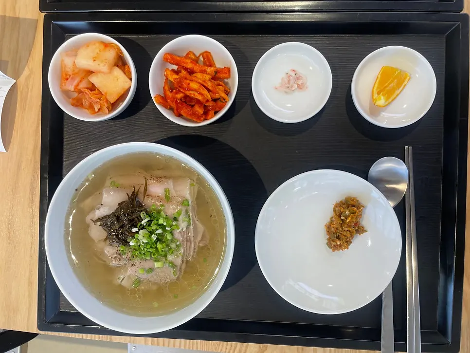 Wide view of the table with gomtang and king mandu together
