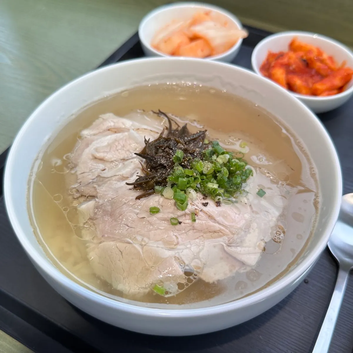 돼지공탕 하우 무신사 메가스토어점 맑은공탕 정식 대표 사진