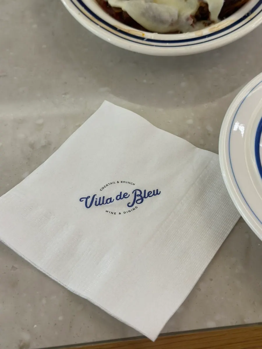 Table setting with the lasagna