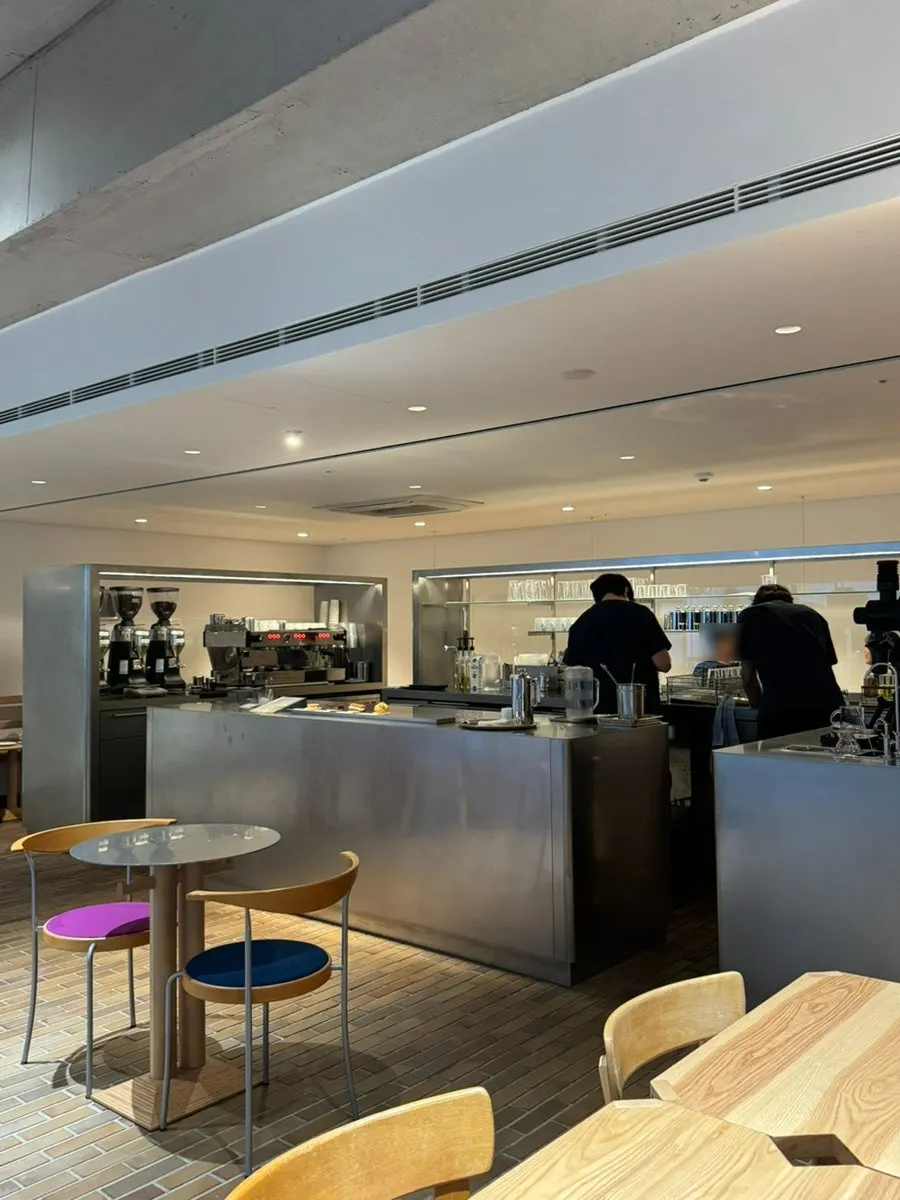 Tコーヒー内部の座席全景