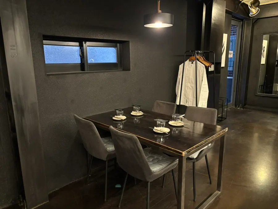 Entrance to Syudo Jaewon on a half floor