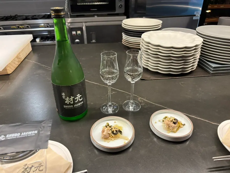 Chicken breast and cabbage appetizer with pre-meal sake