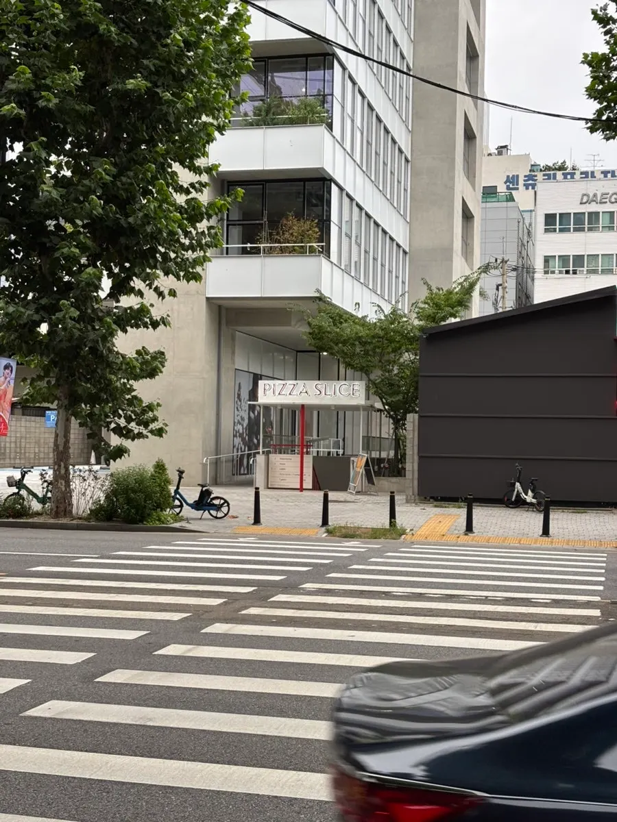 Pizza Slice sign visible on the street near Seongsu Station