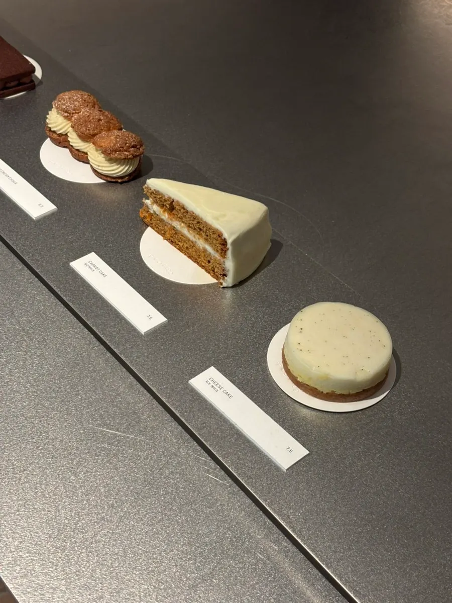 T Coffee desserts displayed like objects