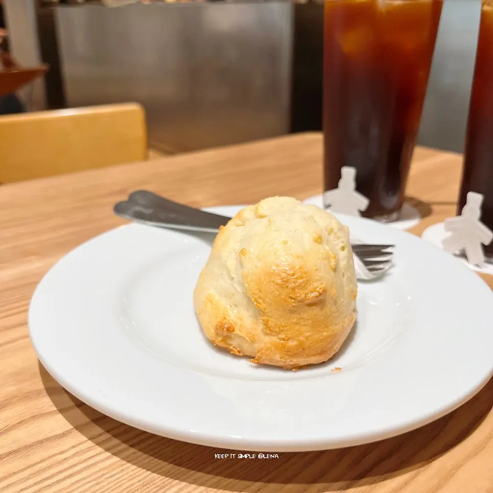 Close-up of the irregularly shaped biscuit