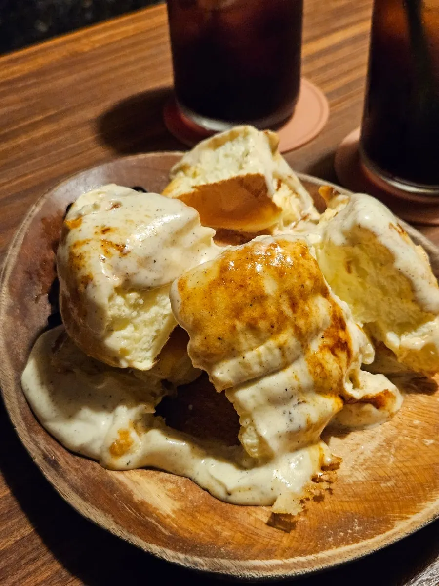 커스터드 크림이 흘러내리는 펄 수플레