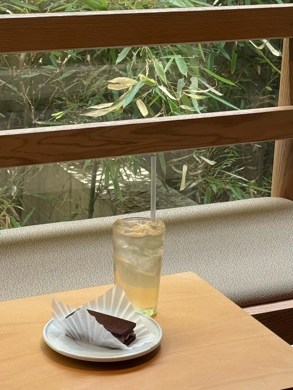 Drink and dessert set on the T Coffee table