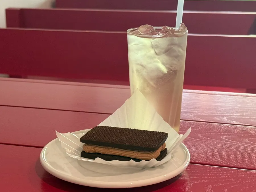 Cross-section of the thick chocolate butter sand