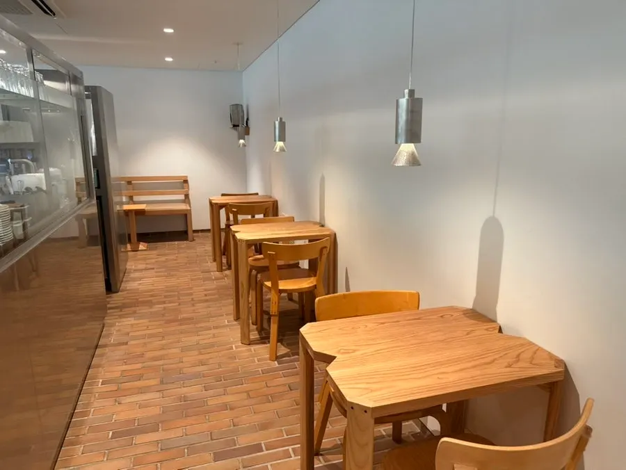 T Coffee and the pizza shop split across the hallway