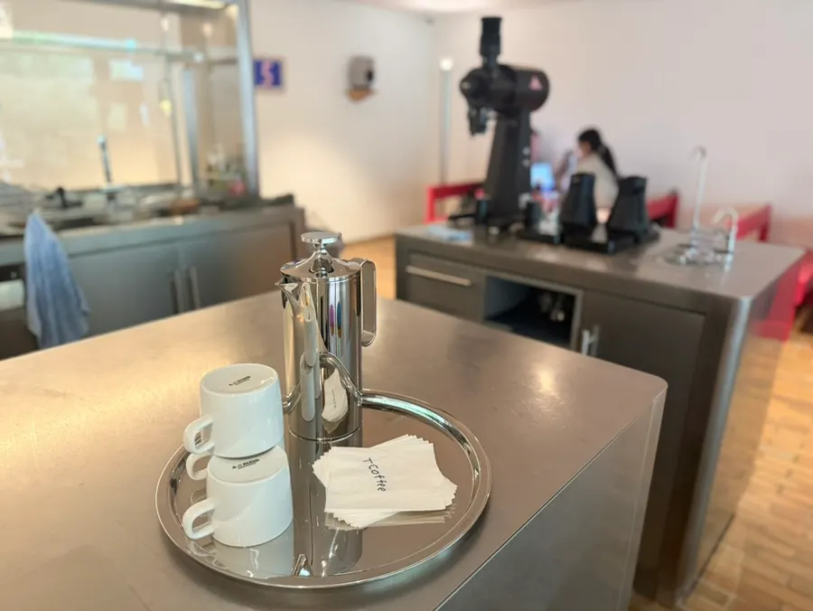 Self-serve water station