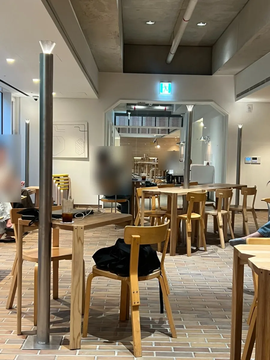 테이블 간격이 넓은 티 커피 좌석