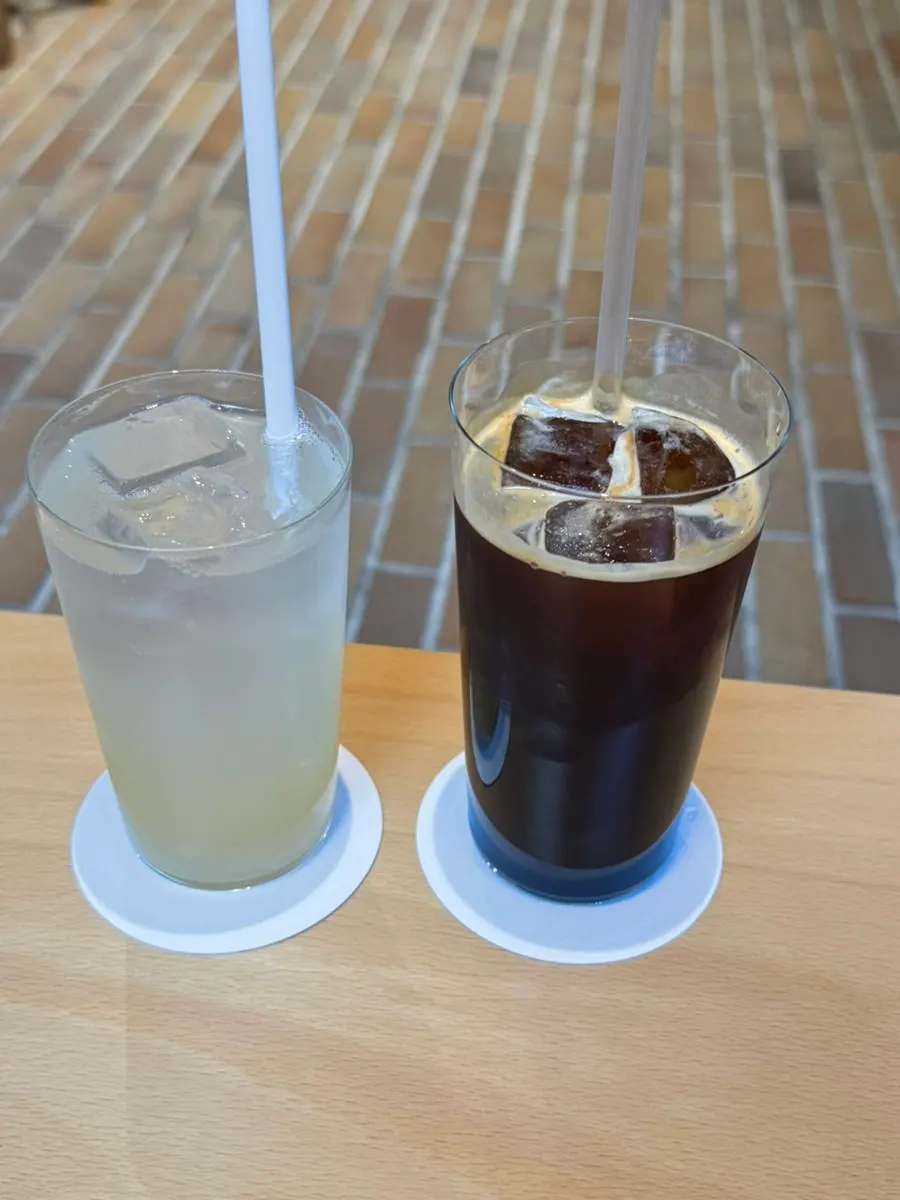 T Coffee in Seongsu, a laptop café with divided seating and outlets