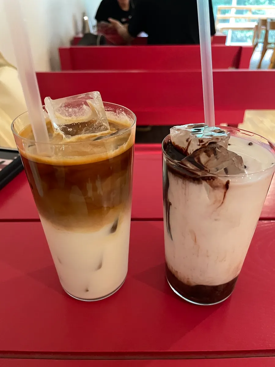 The ordered mint latte and choco latte
