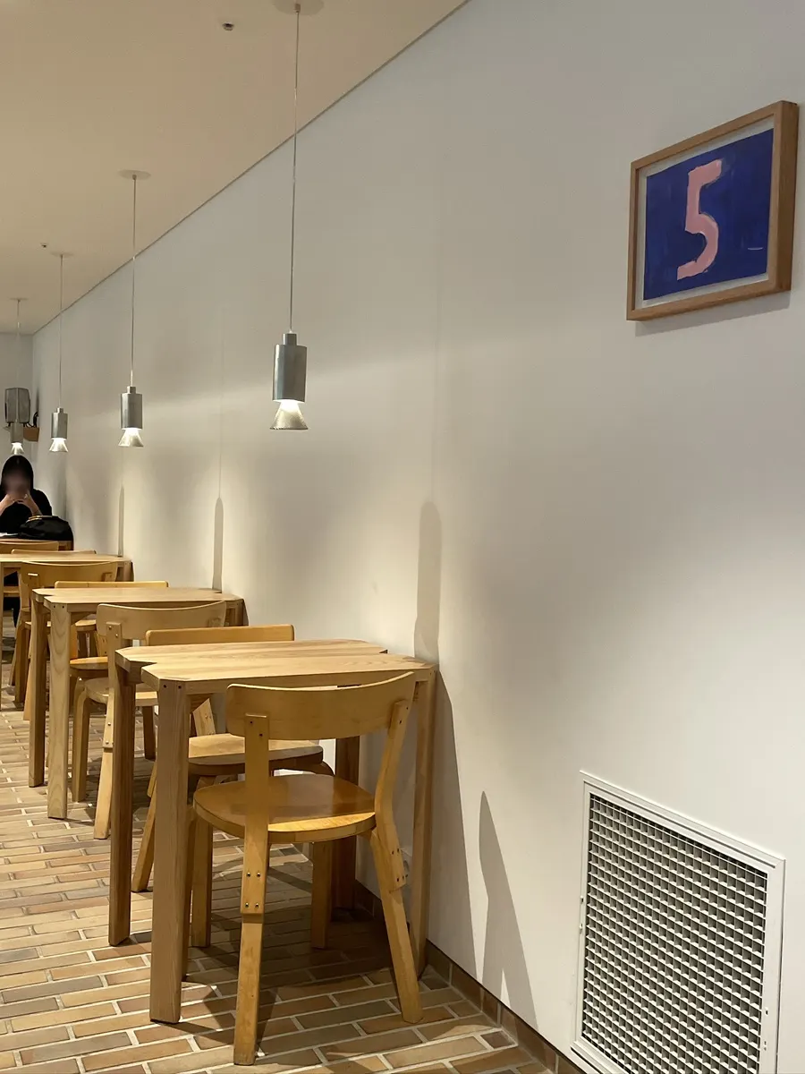 Solo table with bright lighting
