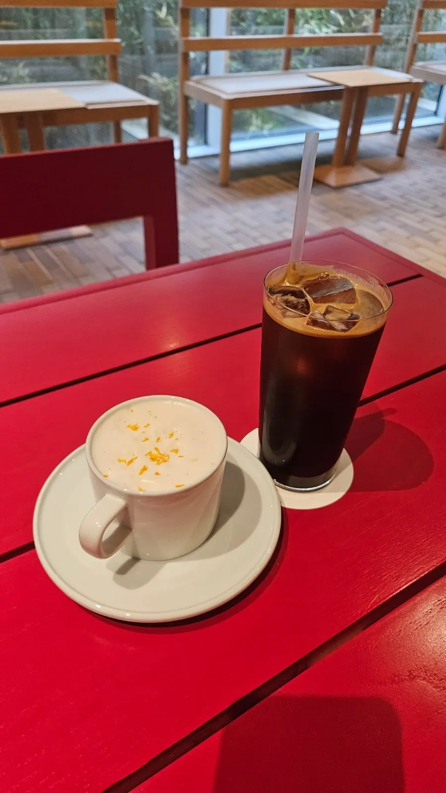 Low-acidity coffee and vanilla chai tea order