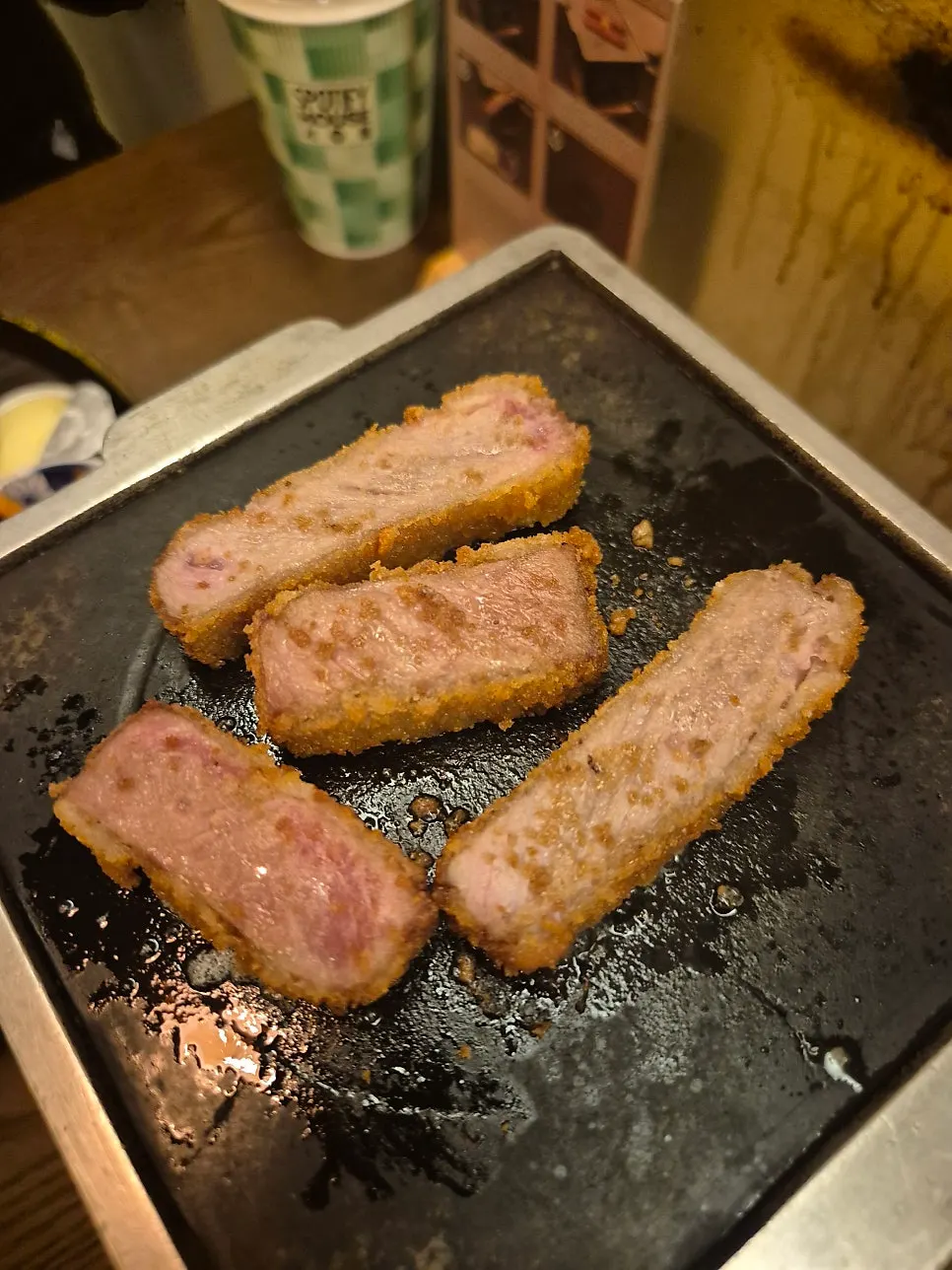 소스와 함께 먹는 규카츠