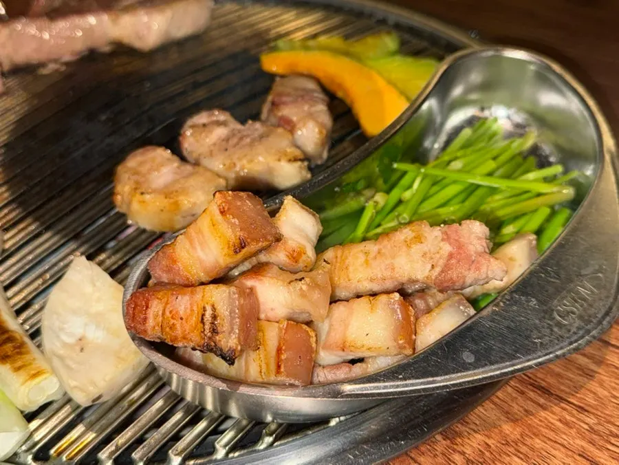 갈릭새우젓 소스와 삼겹살 조합