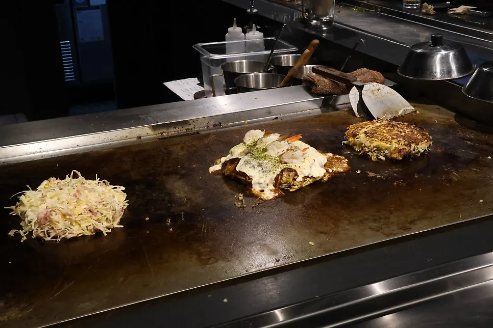 Oshi Black Seongsu teppan meal spread
