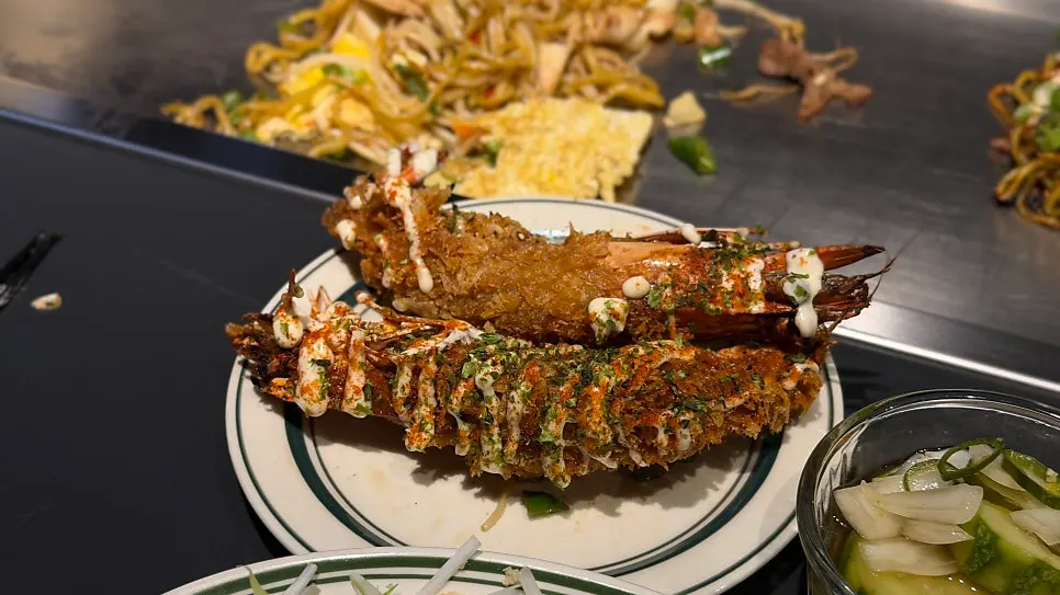 Oshinomi-yakki topped with fried prawns