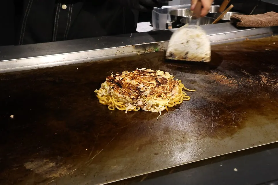 Yakisoba covered with an omelet