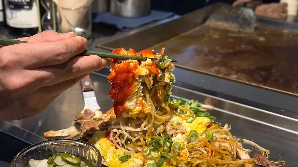 Omelet and yakisoba combination