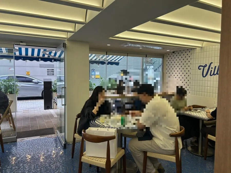 Event information at a Seongsu restaurant