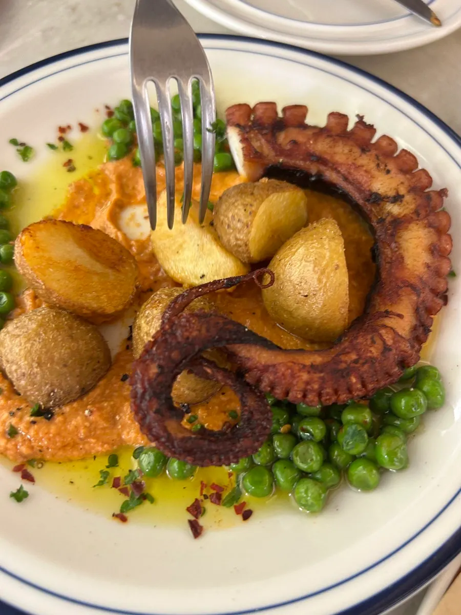 Potatoes served with Polpo Mambo