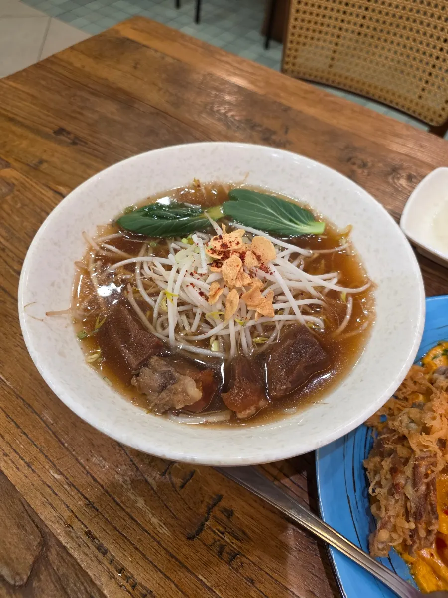 Arongsatae beef pho