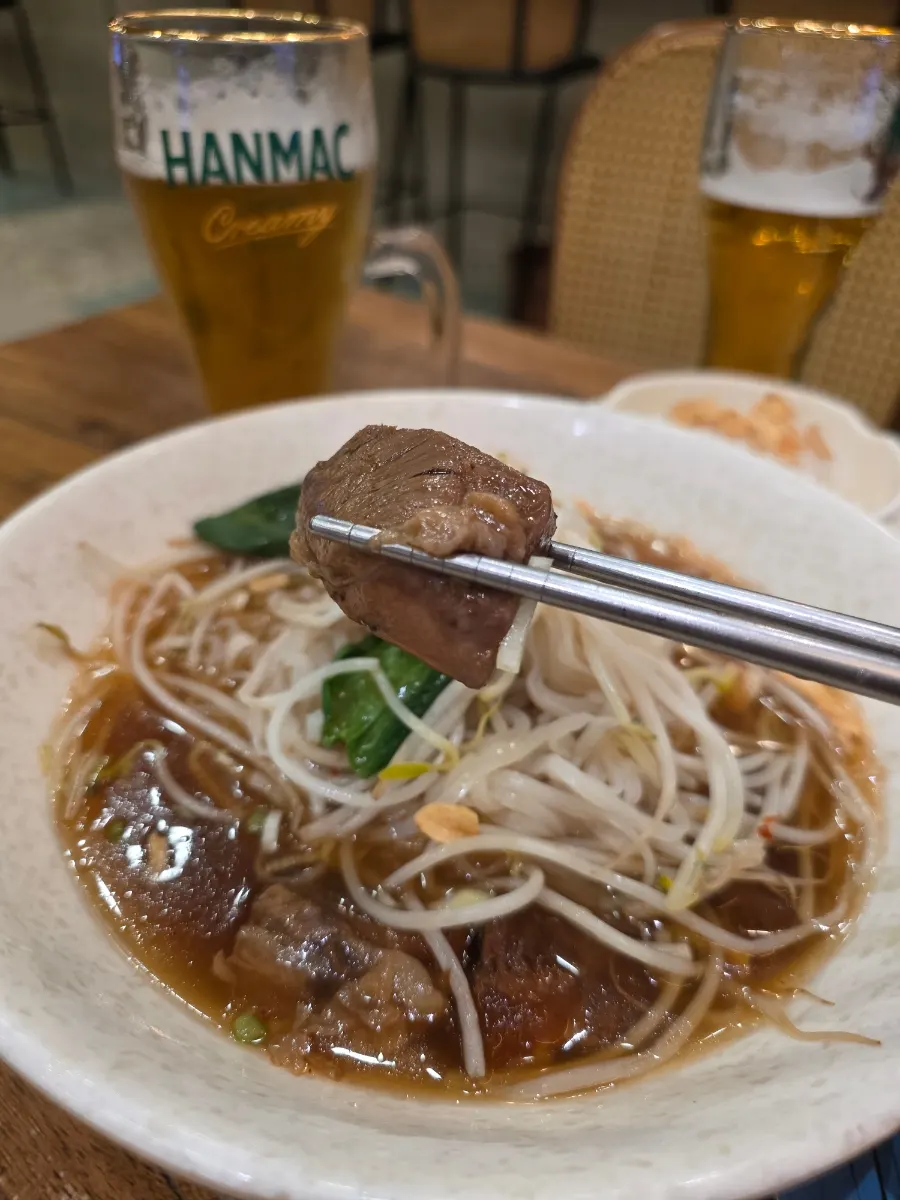 Large pieces of arongsatae beef