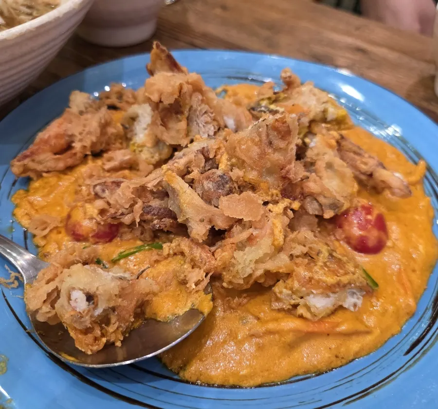 Curry with butter and coconut flavors