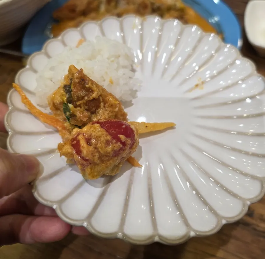 Rice topped with garlic flakes