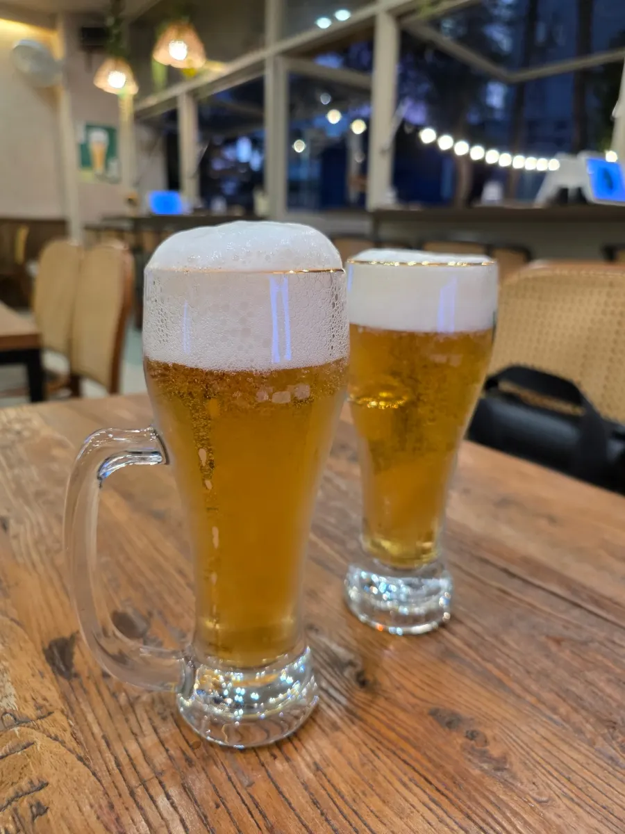 Draft beer served with Thai food