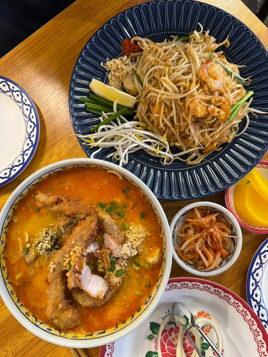 Shrimp pad thai plated with egg