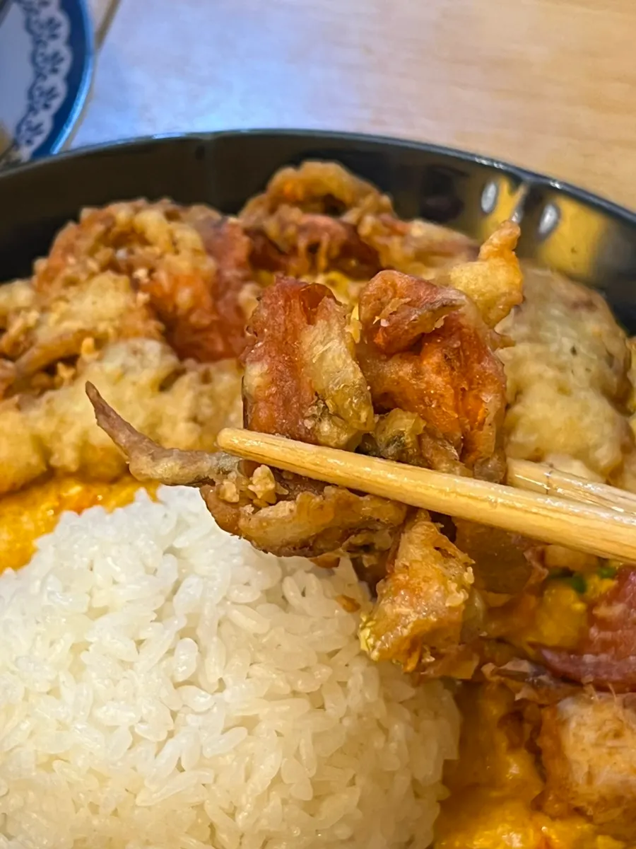 Sweet-savory Poo Pad Pong Curry and rice