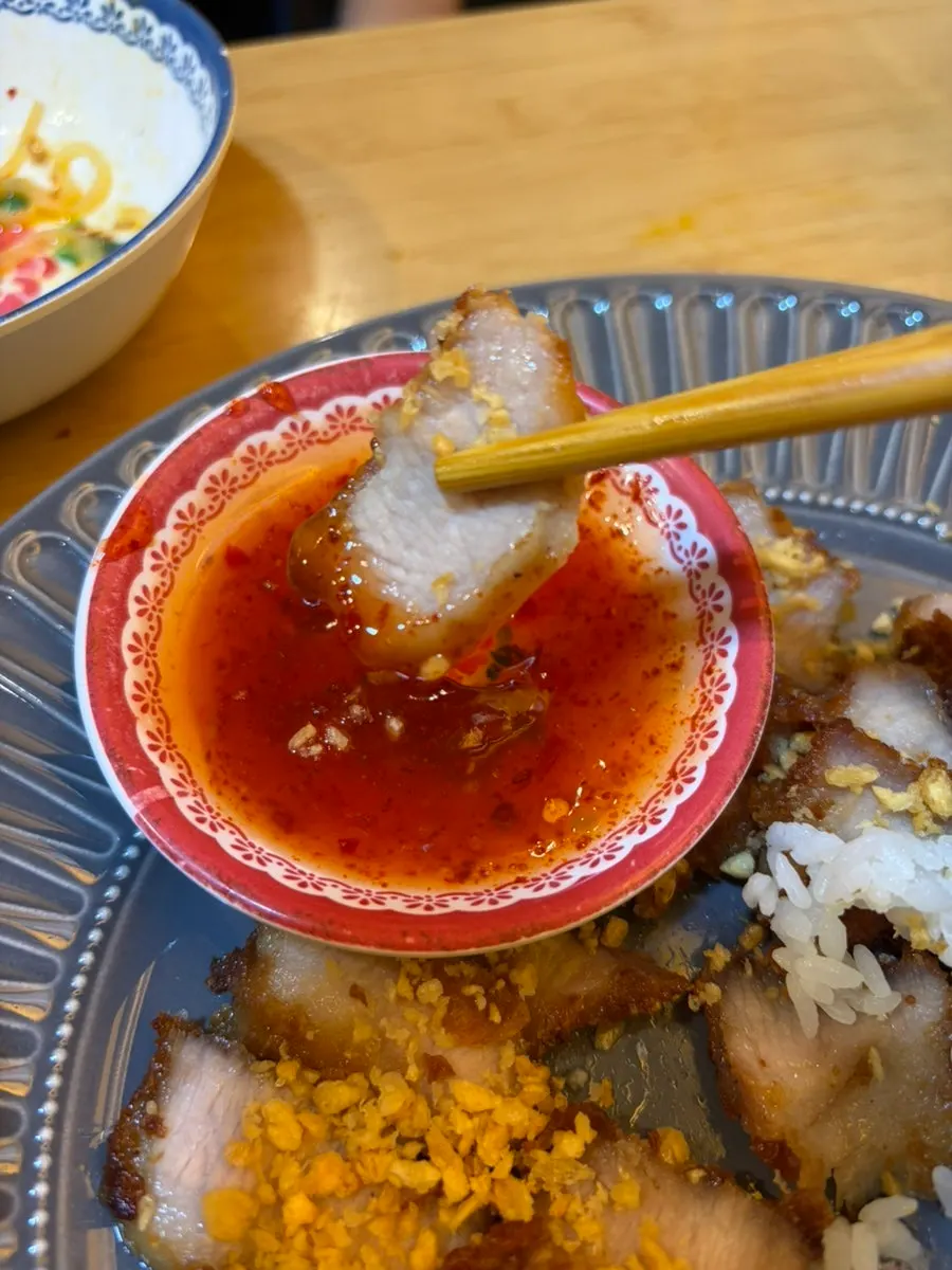 Crispy mu thod fried pork dipped in chili sauce