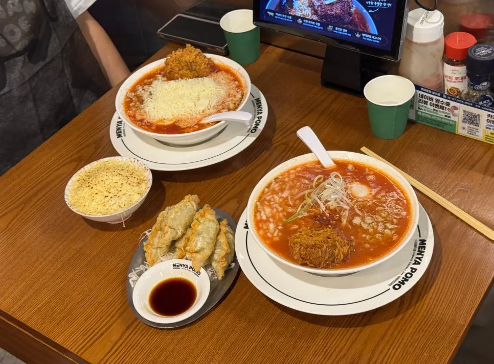 멘야포모 성수점 토마토라멘 한 그릇