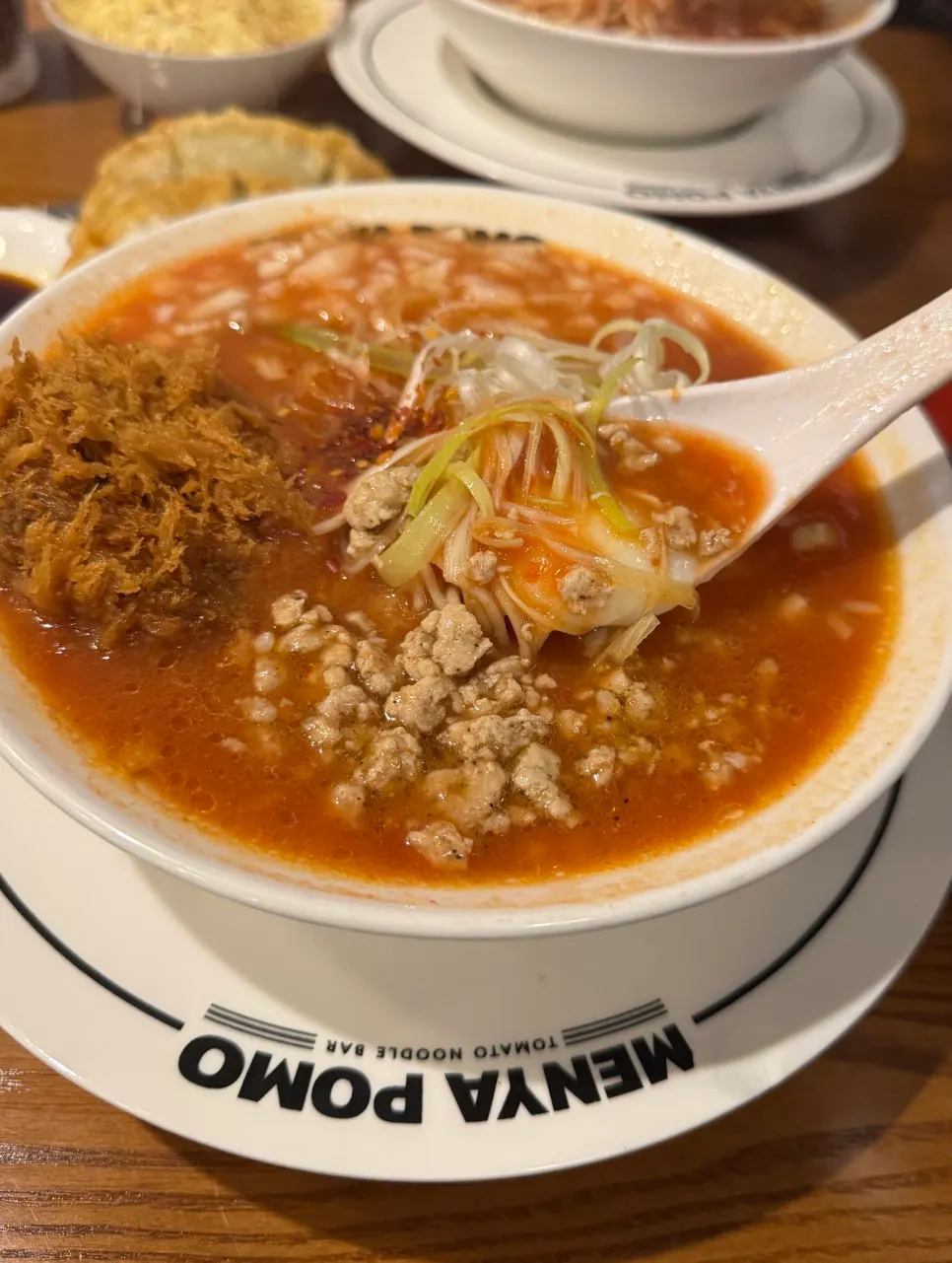 다진 고기와 함께 떠올린 라멘 한 젓가락