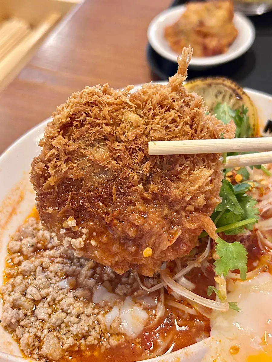 똠얌 토마토라멘 국물 사진