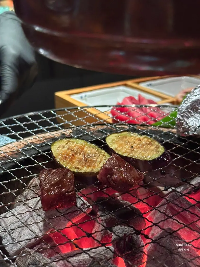 Charcoal-grilled beef tongue Korean beef omakase