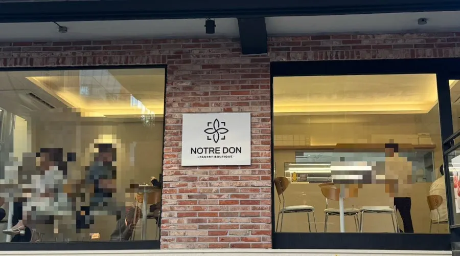 노틀던에서 주문한 디저트와 음료