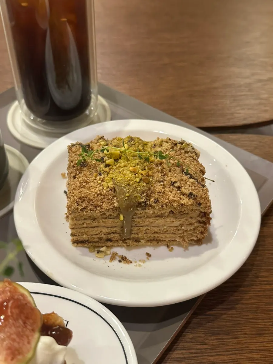 생무화과와 그릭요거트생크림을 올린 무화과크로플