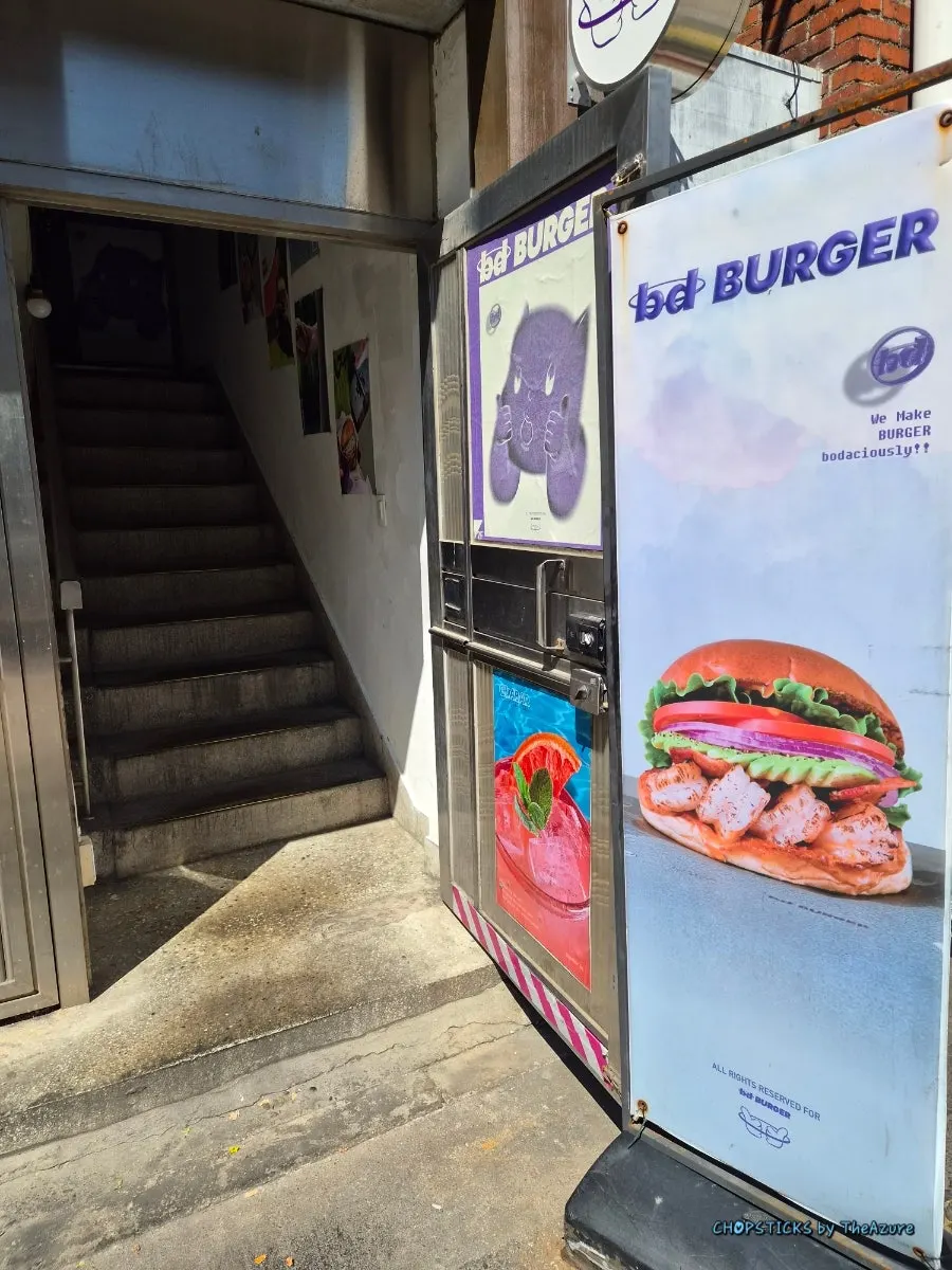 Exterior of bd Burger in a Seongsu-dong alley