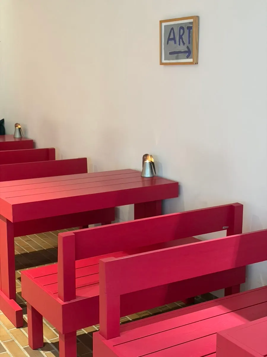 Inner space connected to the pizza-by-the-slice shop